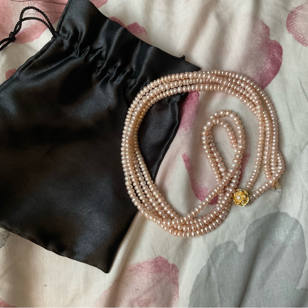 Real beautiful vintage south sea pearls, a soft white gold fading color